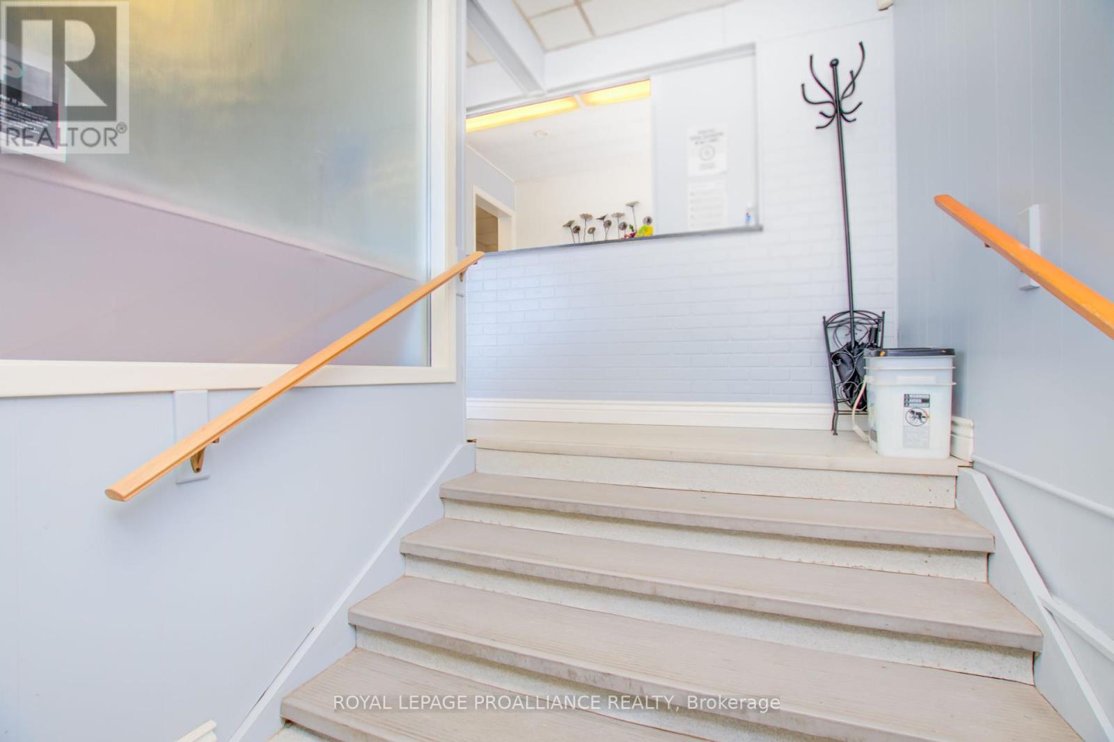 Property at 30 PRINCE EDWARD STREET W image 4