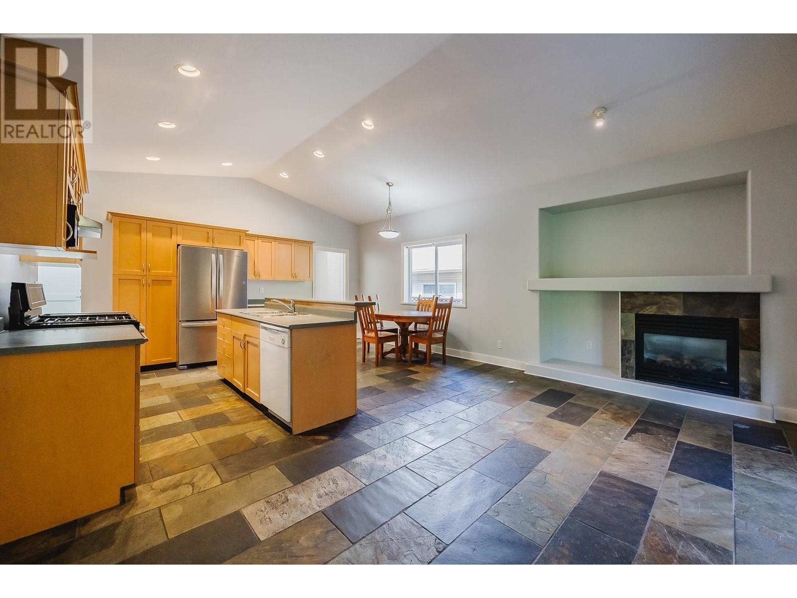 21067 Stonehouse Avenue, Maple Ridge, British Columbia  V2X 8C4 - Photo 11 - R2973018