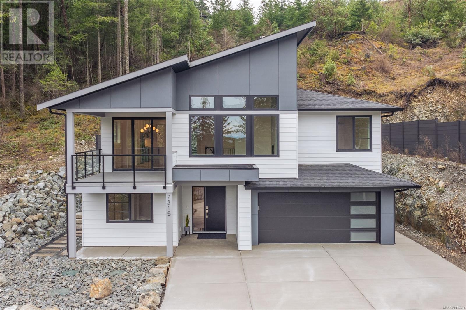 7315 Aulds Rd, Lantzville, British Columbia