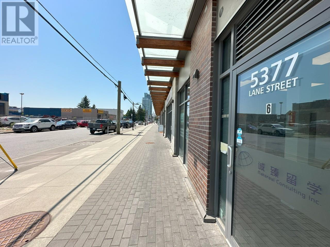 Listing Picture 2 of 11 : 5377 LANE STREET, Burnaby / 本拿比 - 魯藝地產 Yvonne Lu Group - MLS Medallion Club Member