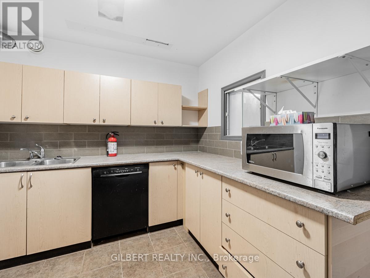 9 - 32 Goodmark Place, Toronto, Ontario  M9W 6J4 - Photo 5 - W12015221