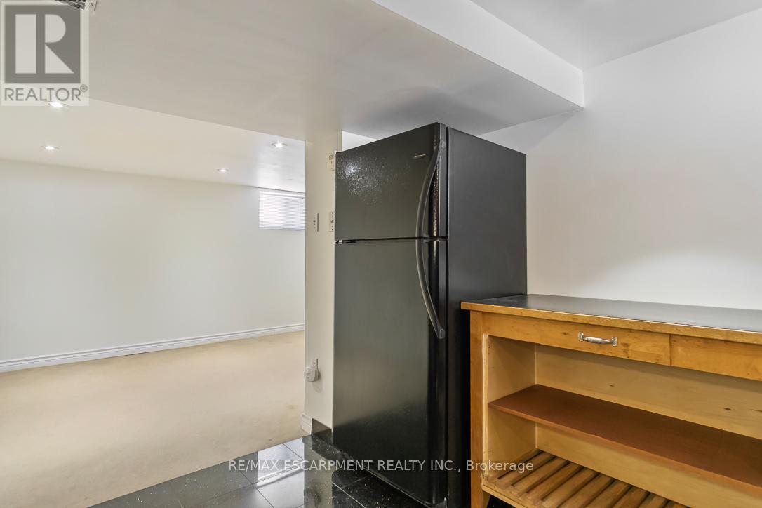 Lower - 208 Queen Street W, Mississauga, Ontario  L5H 1L6 - Photo 6 - W12015231