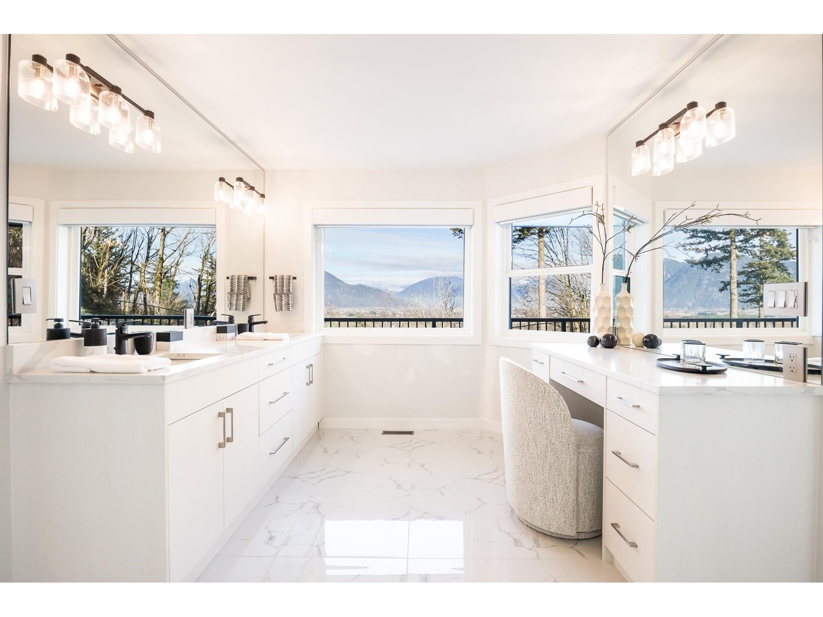 41965 Nikada Drive, Majuba Hill, Chilliwack, British Columbia  V2R 5H2 - Photo 21 - R2976041