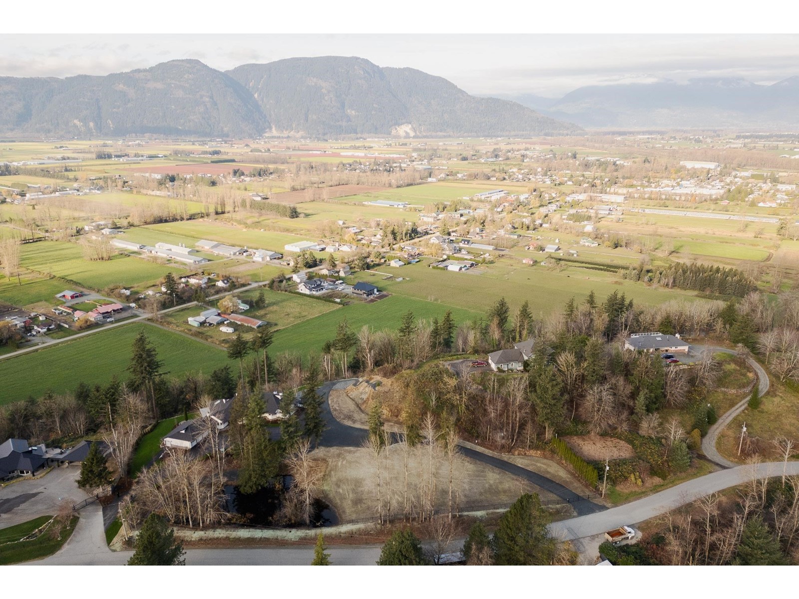 41965 Nikada Drive, Majuba Hill, Chilliwack, British Columbia  V2R 5H2 - Photo 1 - R2976041