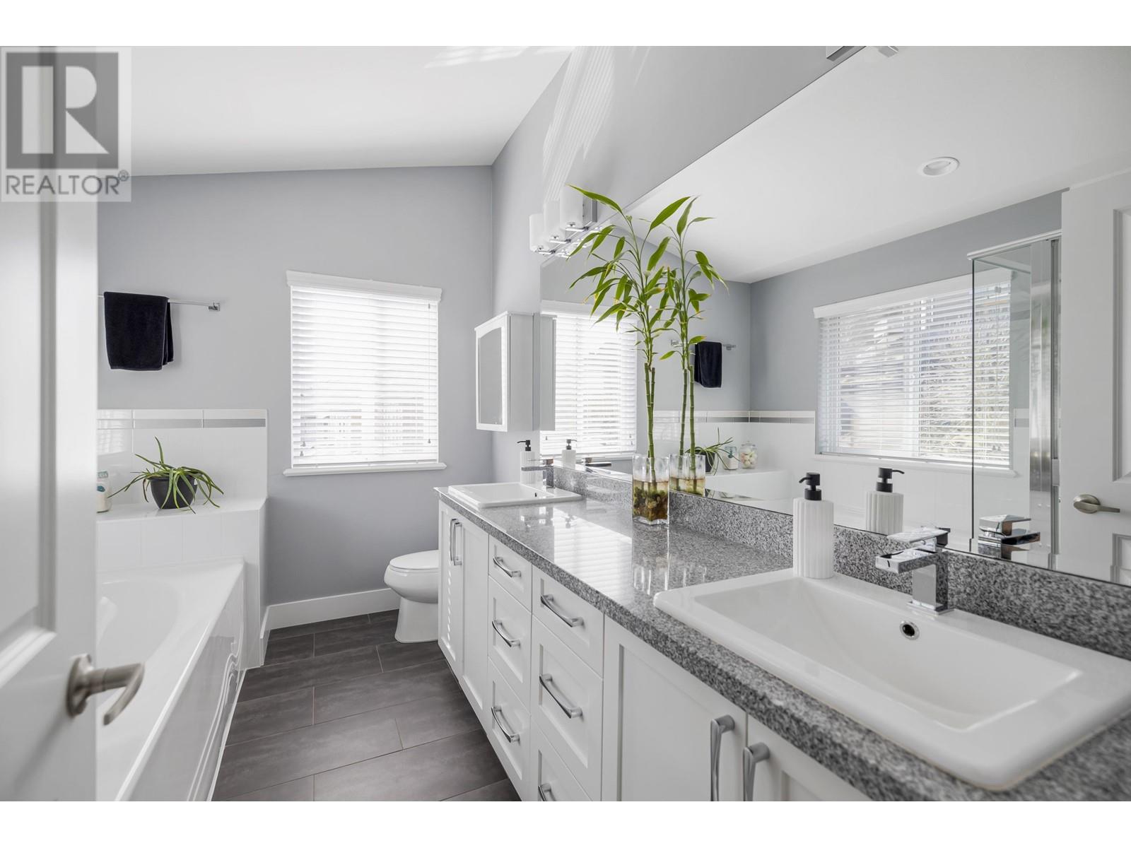 10468 Mceachern Street, Maple Ridge, British Columbia  V2W 0H8 - Photo 21 - R2976339