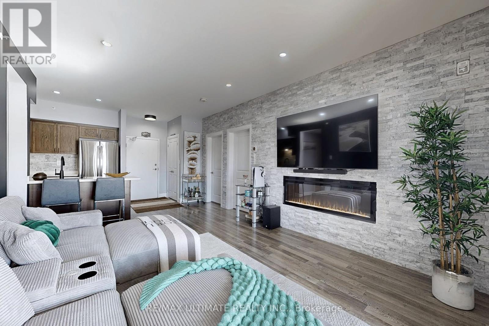 Property at 406 - 299 CUNDLES ROAD E image 3