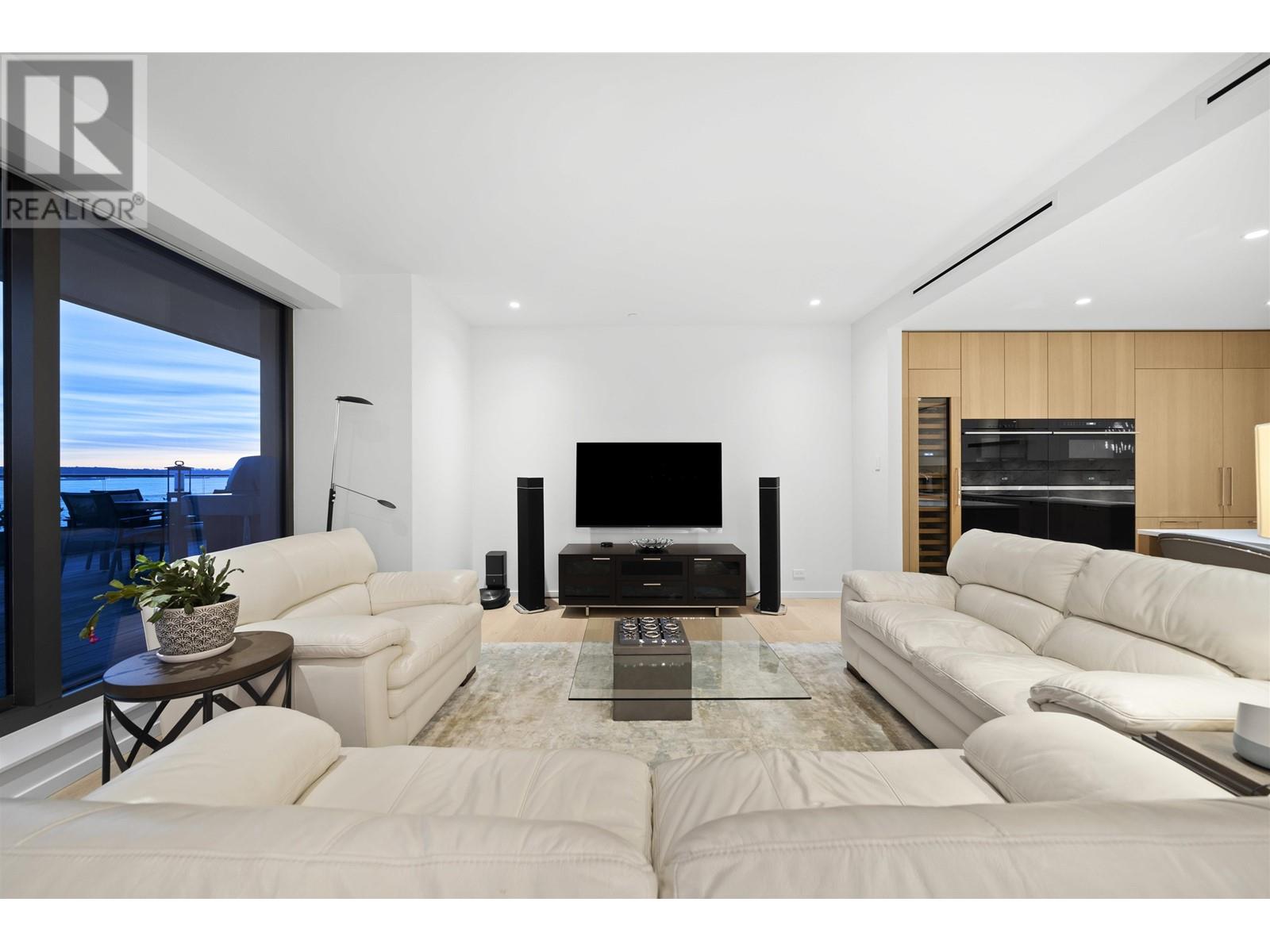 Property at 405 1355 BELLEVUE AVENUE image 3