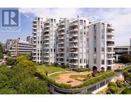 106 168 CHADWICK COURT, North Vancouver, British Columbia