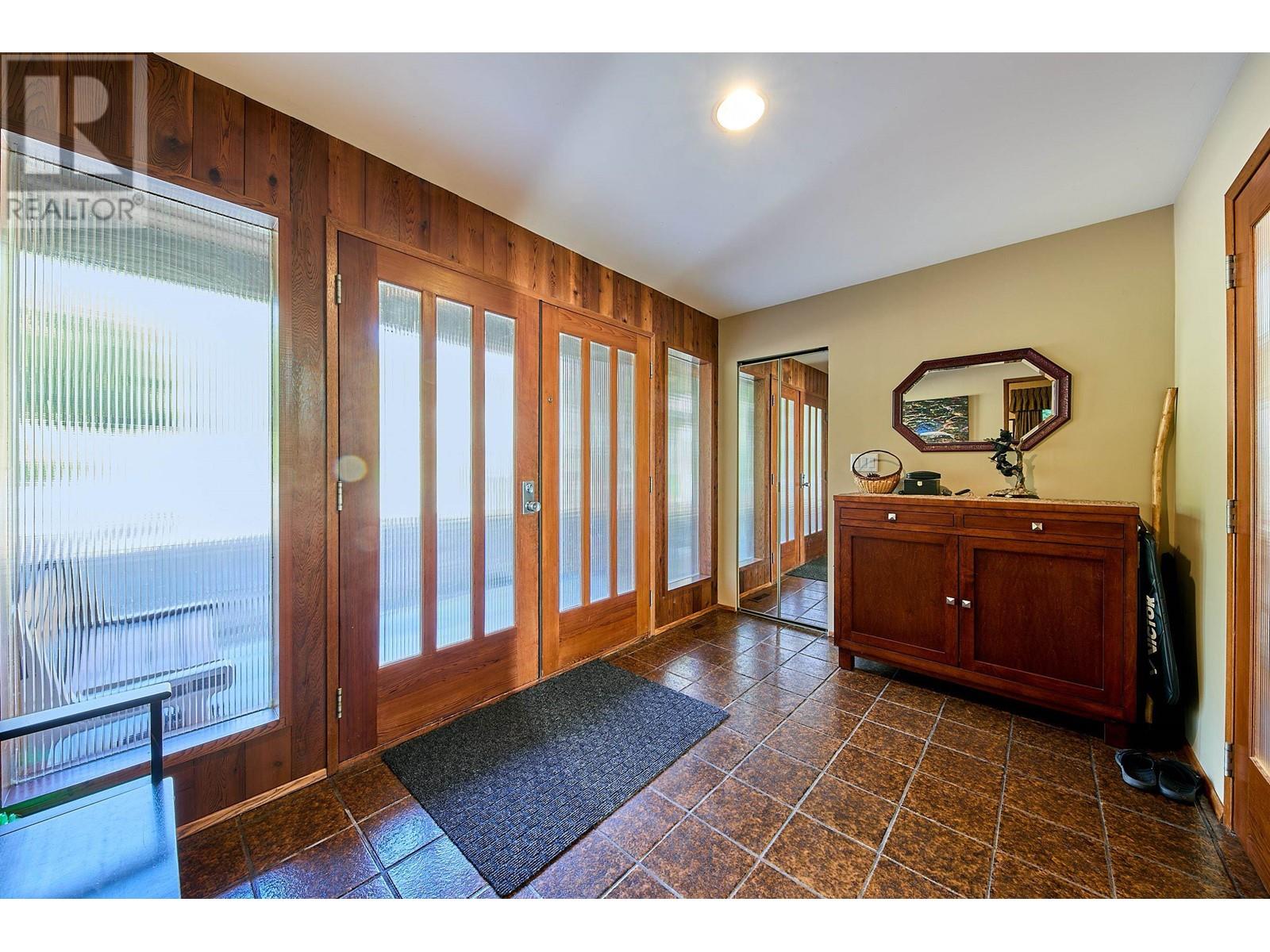 Property at 10040 ROLLEY CRESCENT image 2