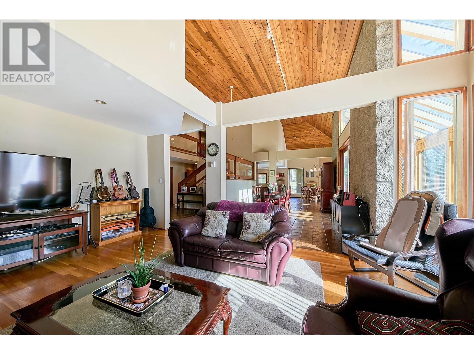 Property at 10040 ROLLEY CRESCENT image 5