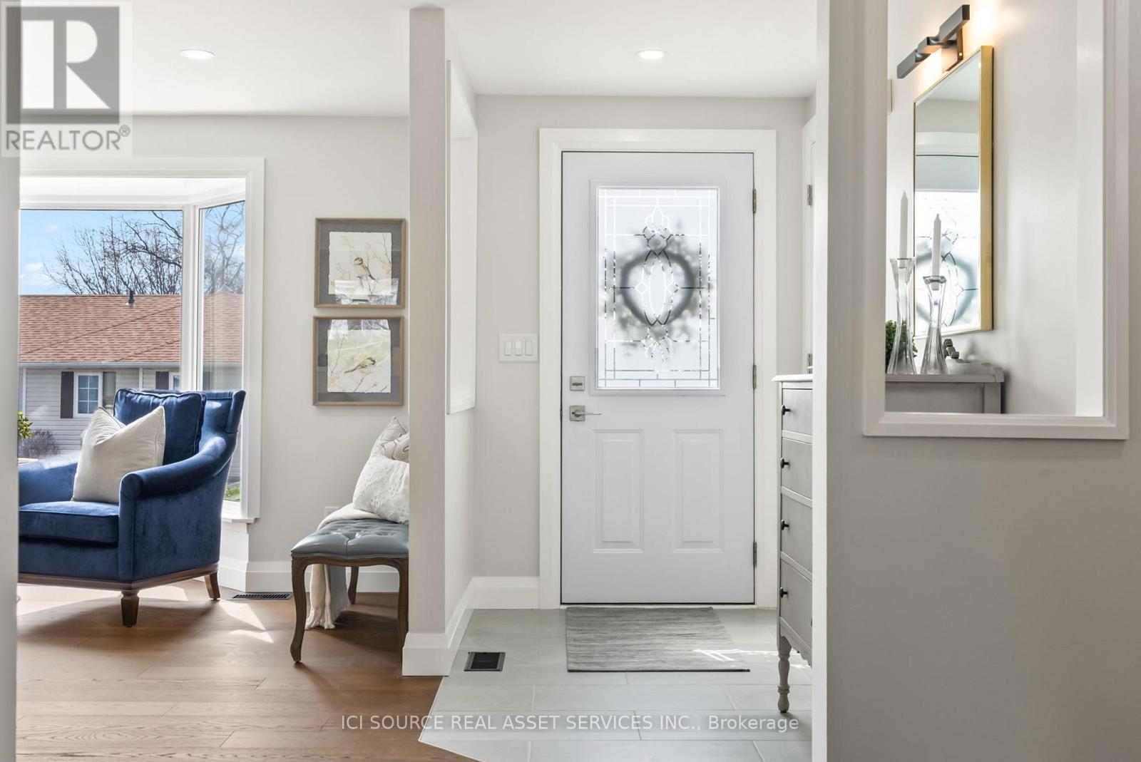 Property at 20 HERITAGE LANE image 3