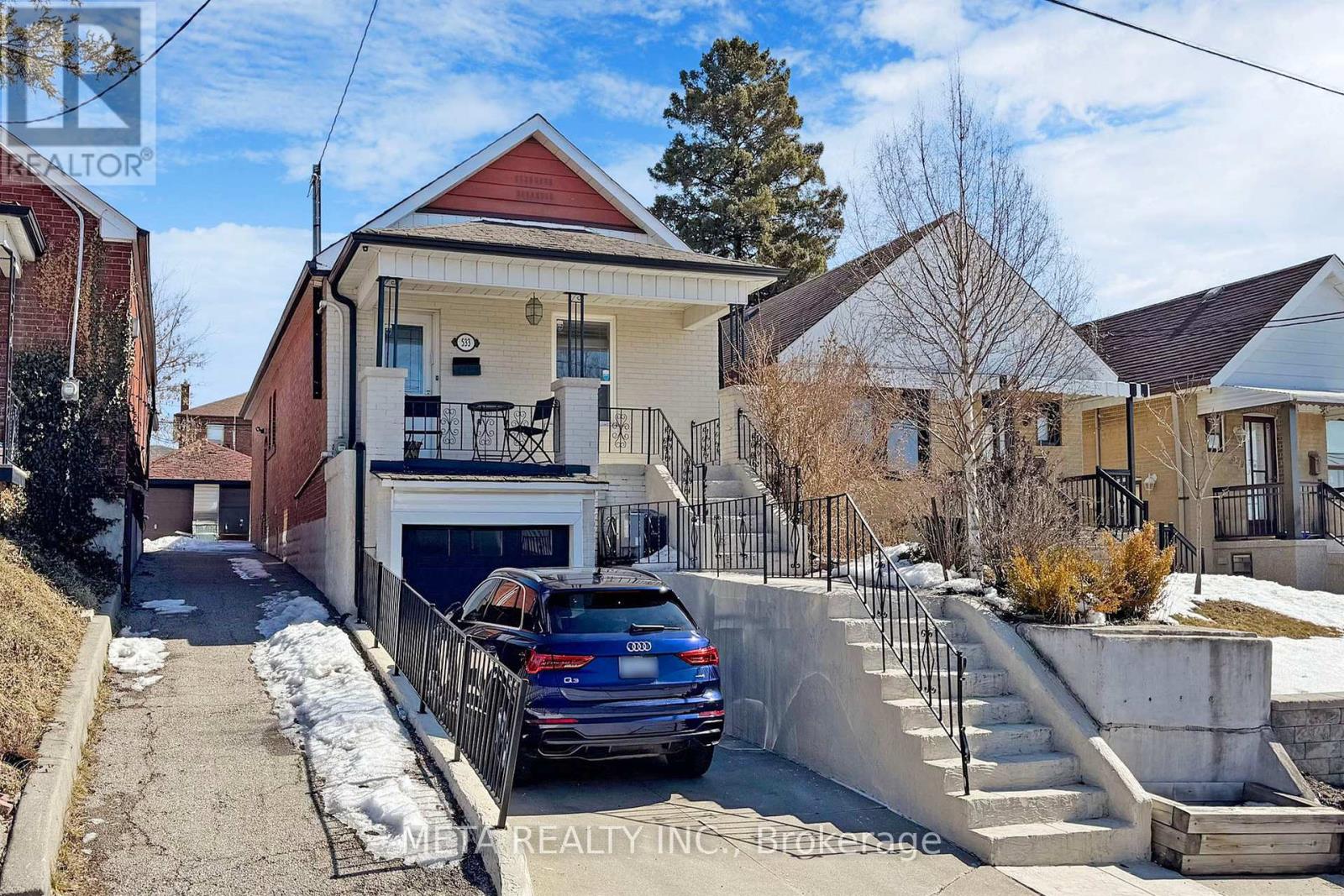 533 Westmount Avenue, Toronto, Ontario  M6E 3N6 - Photo 3 - C12014678