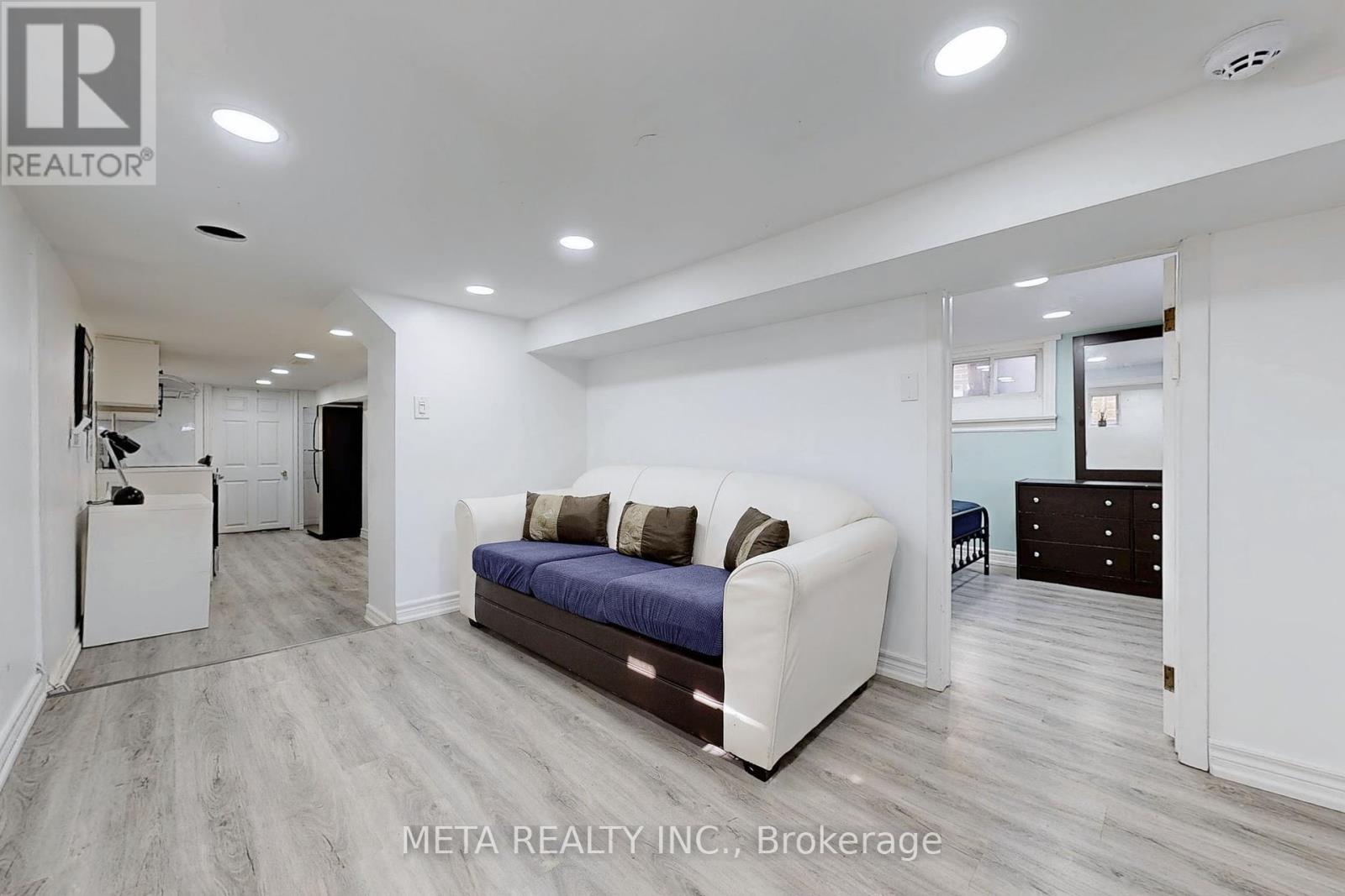 533 Westmount Avenue, Toronto, Ontario  M6E 3N6 - Photo 4 - C12014678