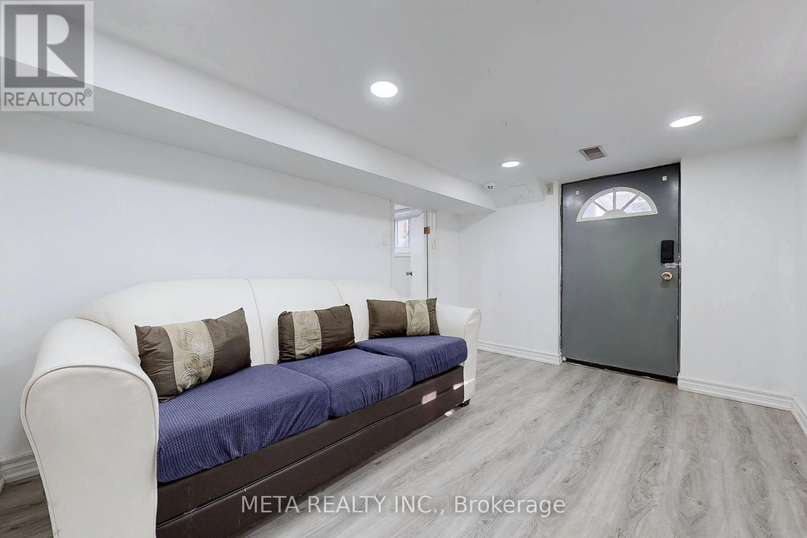 533 Westmount Avenue, Toronto, Ontario  M6E 3N6 - Photo 5 - C12014678