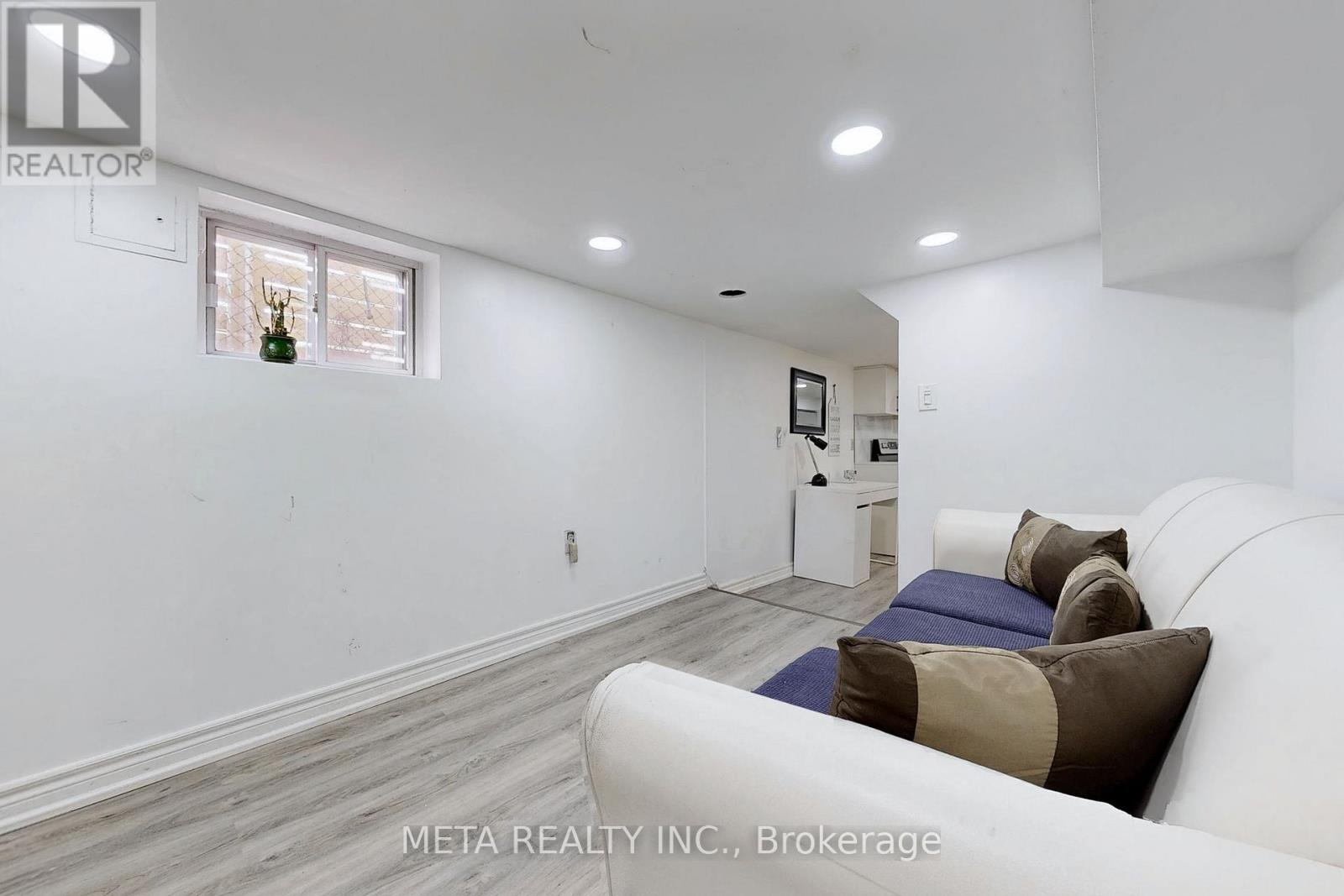 533 Westmount Avenue, Toronto, Ontario  M6E 3N6 - Photo 6 - C12014678