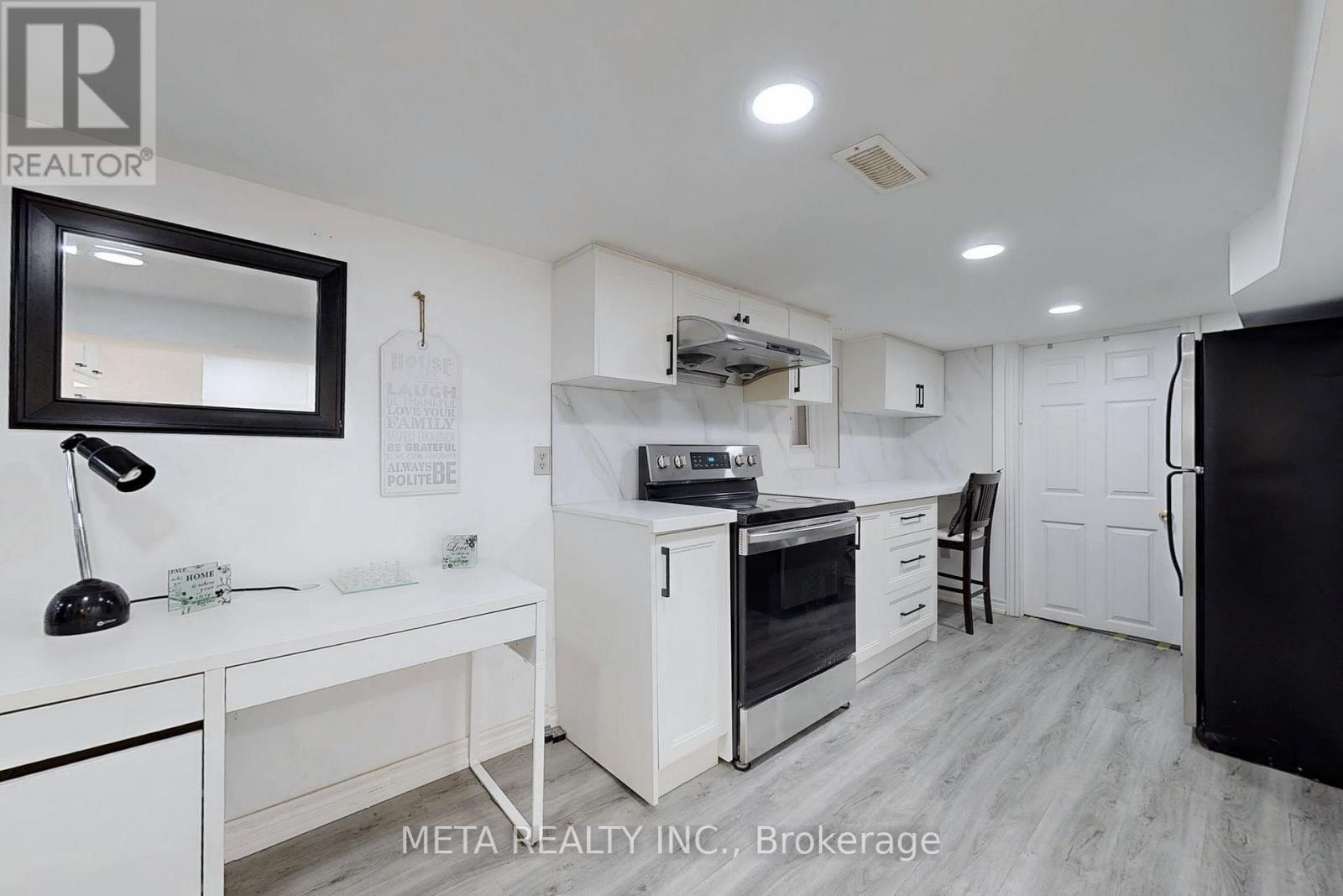 533 Westmount Avenue, Toronto, Ontario  M6E 3N6 - Photo 8 - C12014678