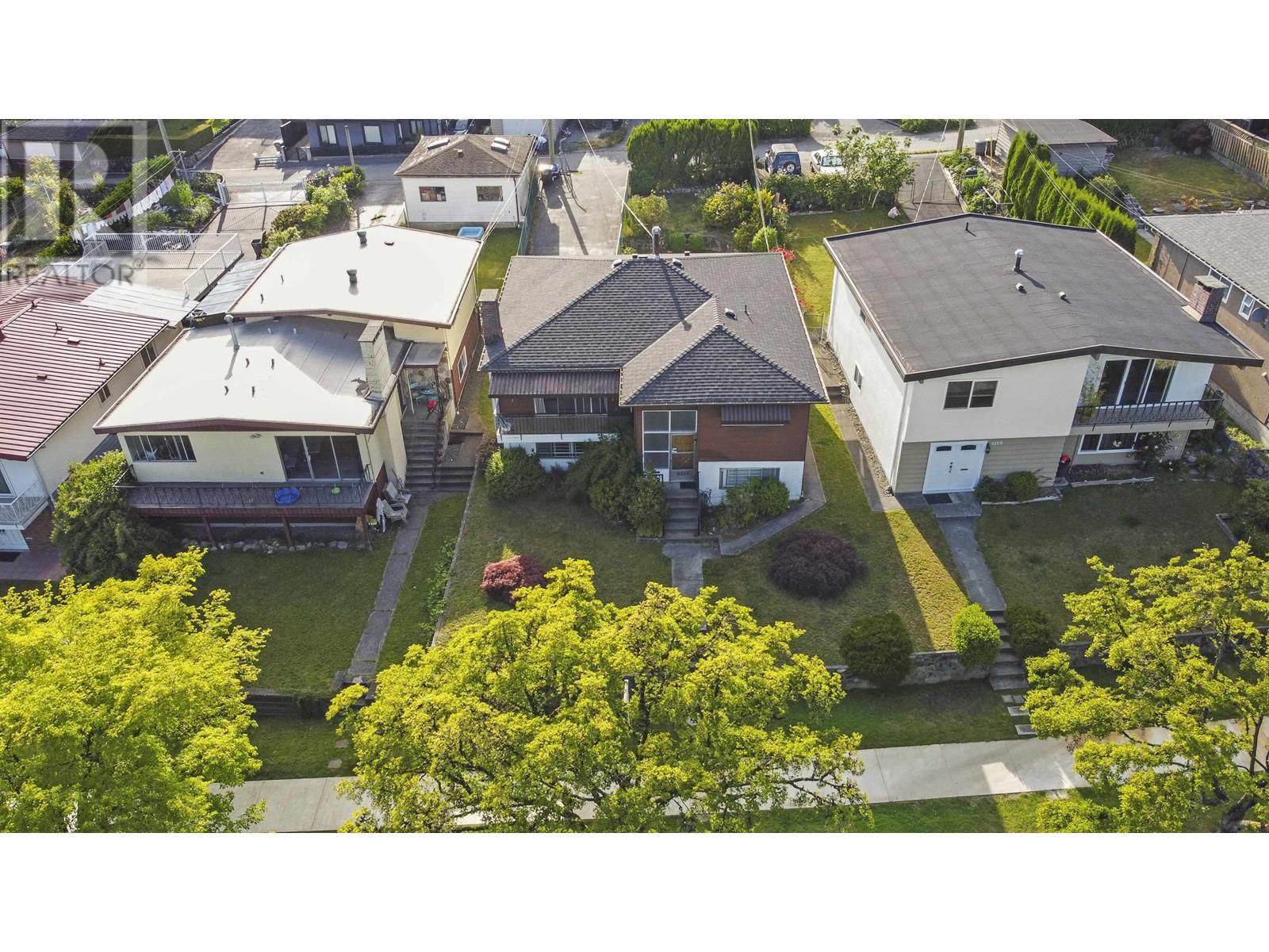8215 Elliott Street, Vancouver, British Columbia  V5S 2P3 - Photo 2 - R2970694