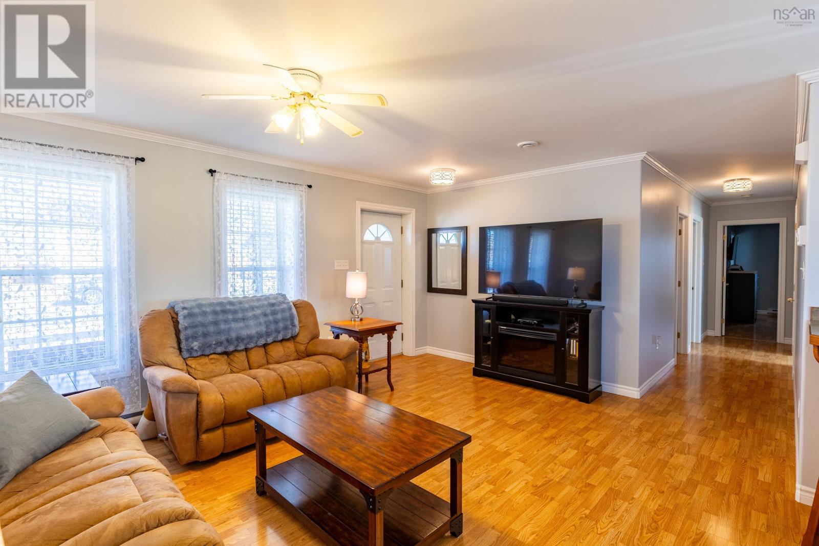 25 Breeze Drive, Yarmouth, Nova Scotia  B5A 4V1 - Photo 2 - 202504665