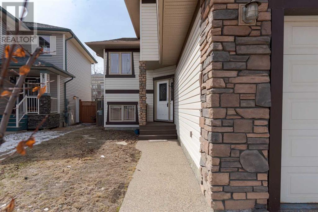 Property at 410 Grosbeak Way image 2