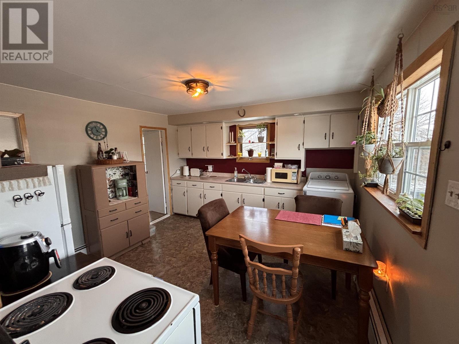 16 Queen Street, Scotchtown, Nova Scotia  B1H 1E8 - Photo 12 - 202504637