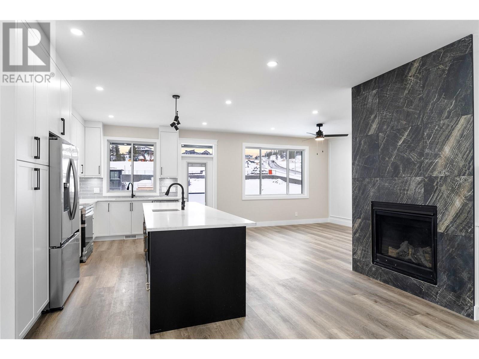 Property at 2077 Linfield Drive image 5