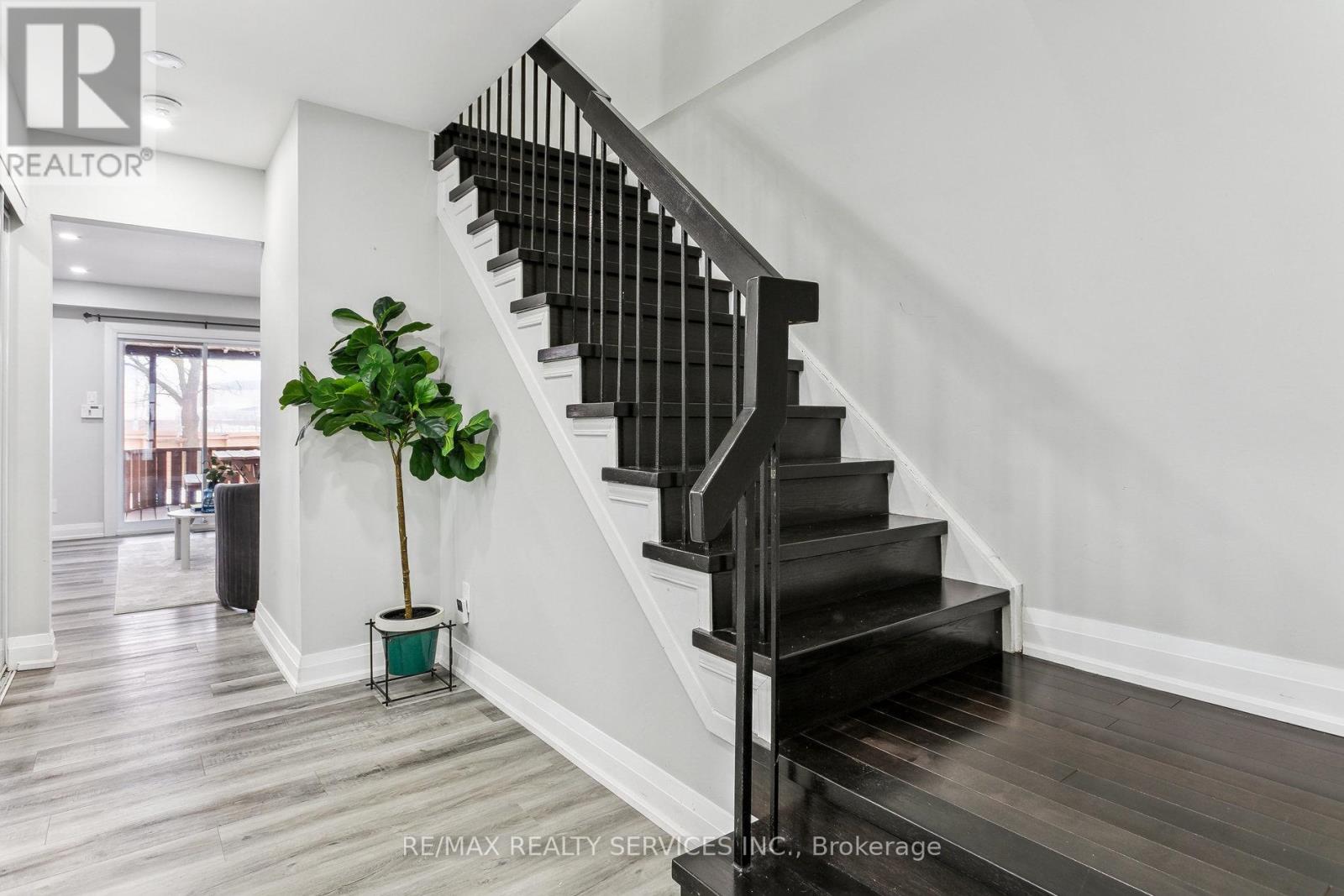 22 Newbridge Crescent, Brampton (Westgate), Ontario  L6S 4B3 - Photo 18 - W12015333