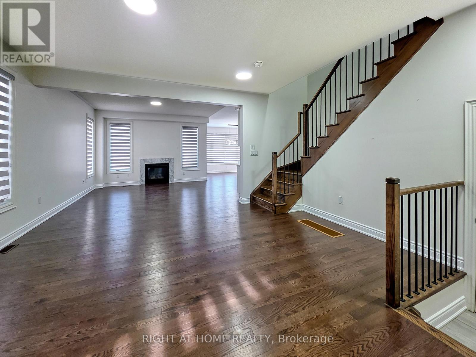 Property at 12 IXWORTH CIRCLE image 3