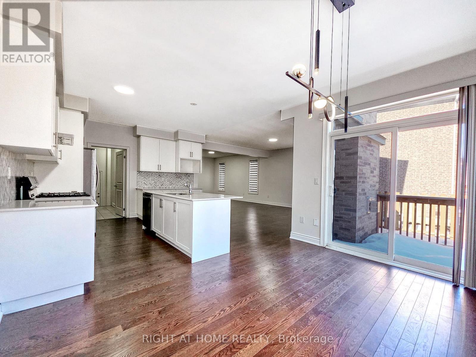 12 Ixworth Circle, Brampton, Ontario  L6Y 6J8 - Photo 4 - W12015367