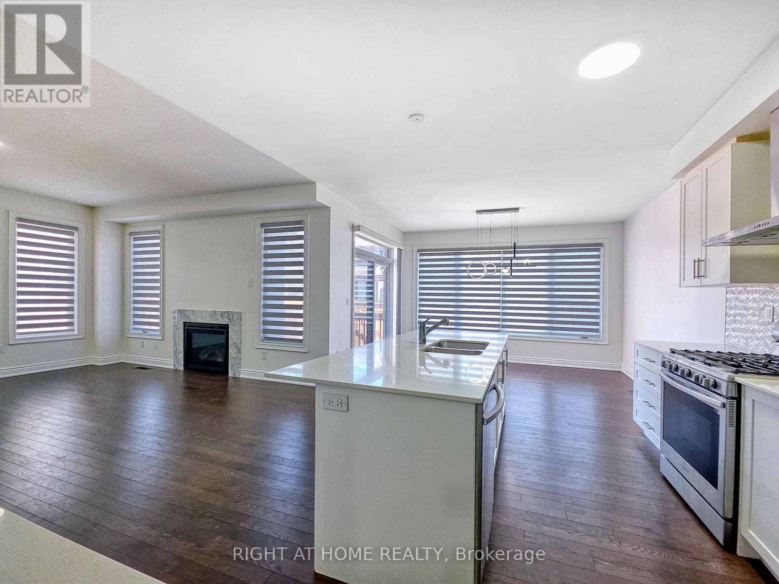 12 Ixworth Circle, Brampton, Ontario  L6Y 6J8 - Photo 7 - W12015367