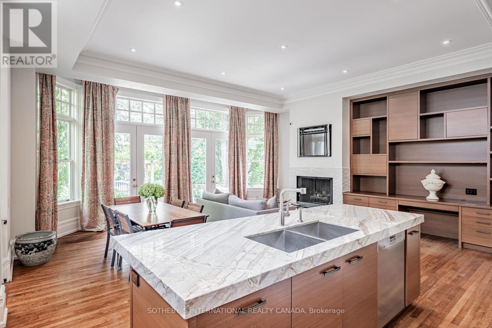 88 South Drive, Toronto, Ontario  M4W 1R6 - Photo 11 - C12015463