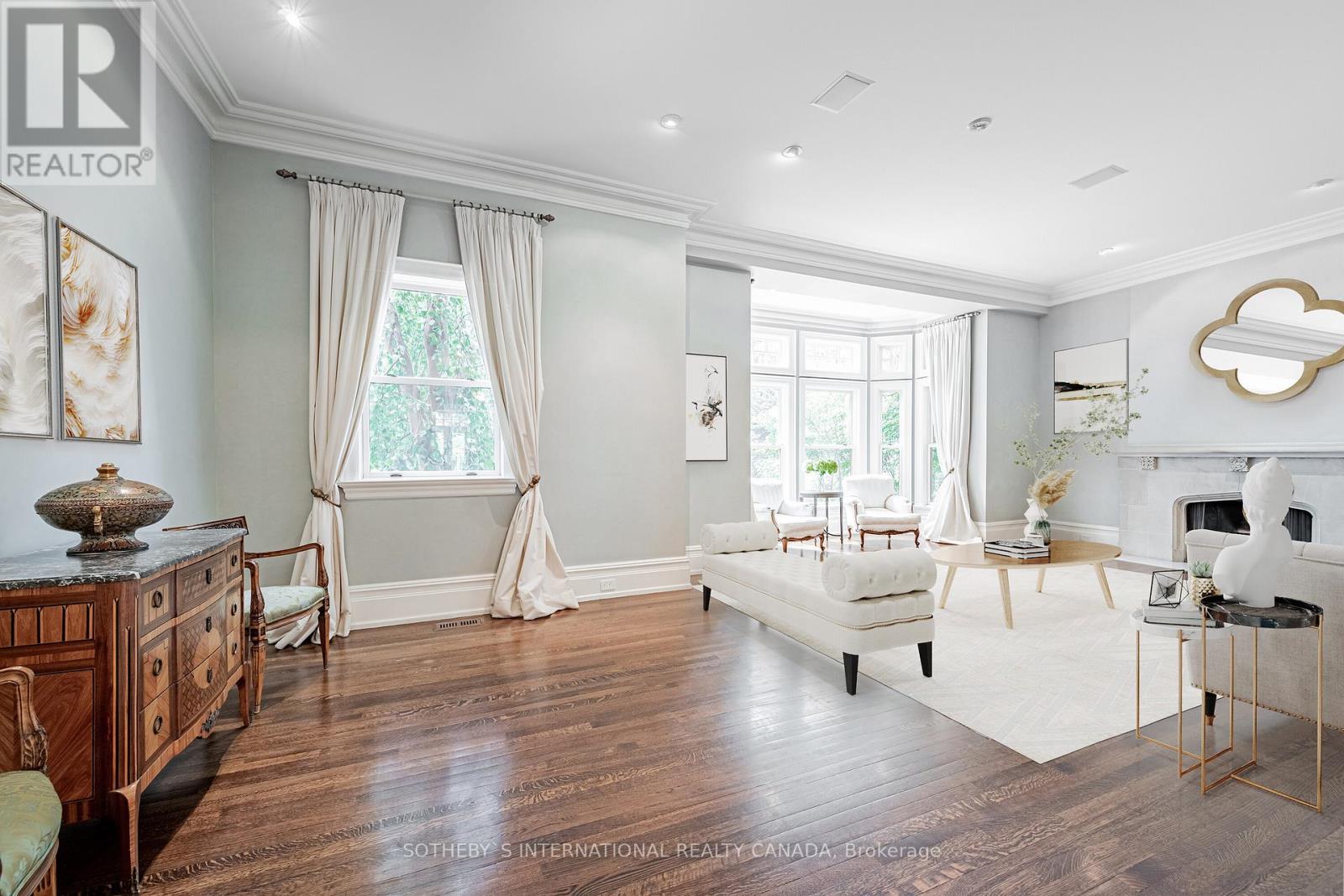88 South Drive, Toronto, Ontario  M4W 1R6 - Photo 6 - C12015463