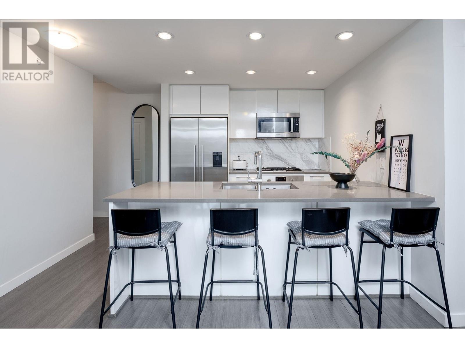 Listing Picture 2 of 40 : 301 3281 E KENT AVENUE NORTH, Vancouver / 溫哥華 - 魯藝地產 Yvonne Lu Group - MLS Medallion Club Member