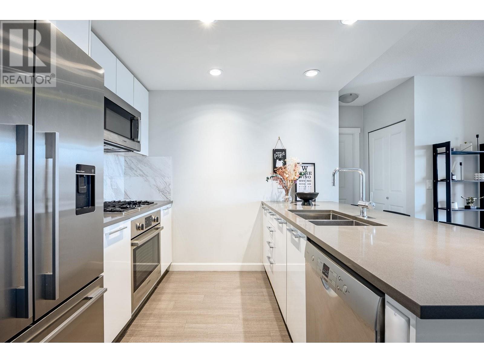 Listing Picture 5 of 40 : 301 3281 E KENT AVENUE NORTH, Vancouver / 溫哥華 - 魯藝地產 Yvonne Lu Group - MLS Medallion Club Member