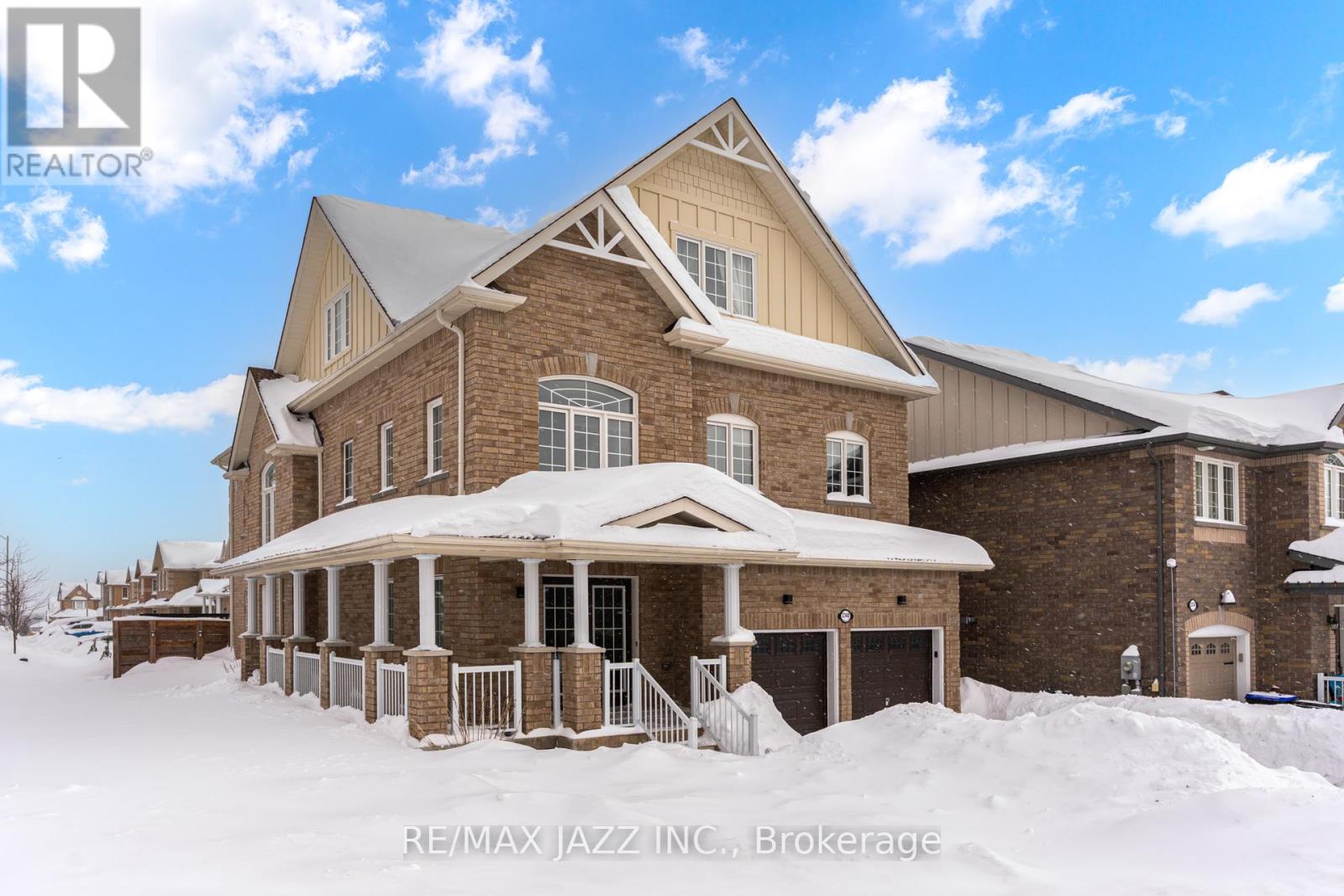 Property at 2340 WHITEWOOD CRESCENT image 2