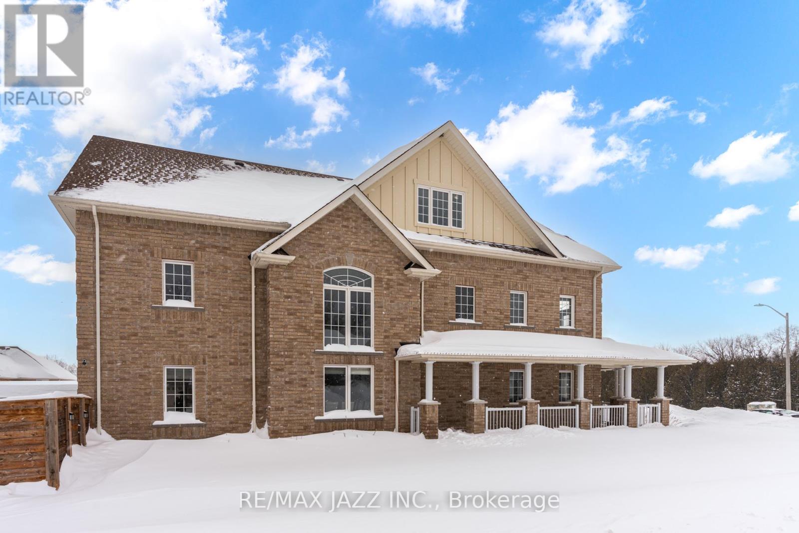 Property at 2340 WHITEWOOD CRESCENT image 3
