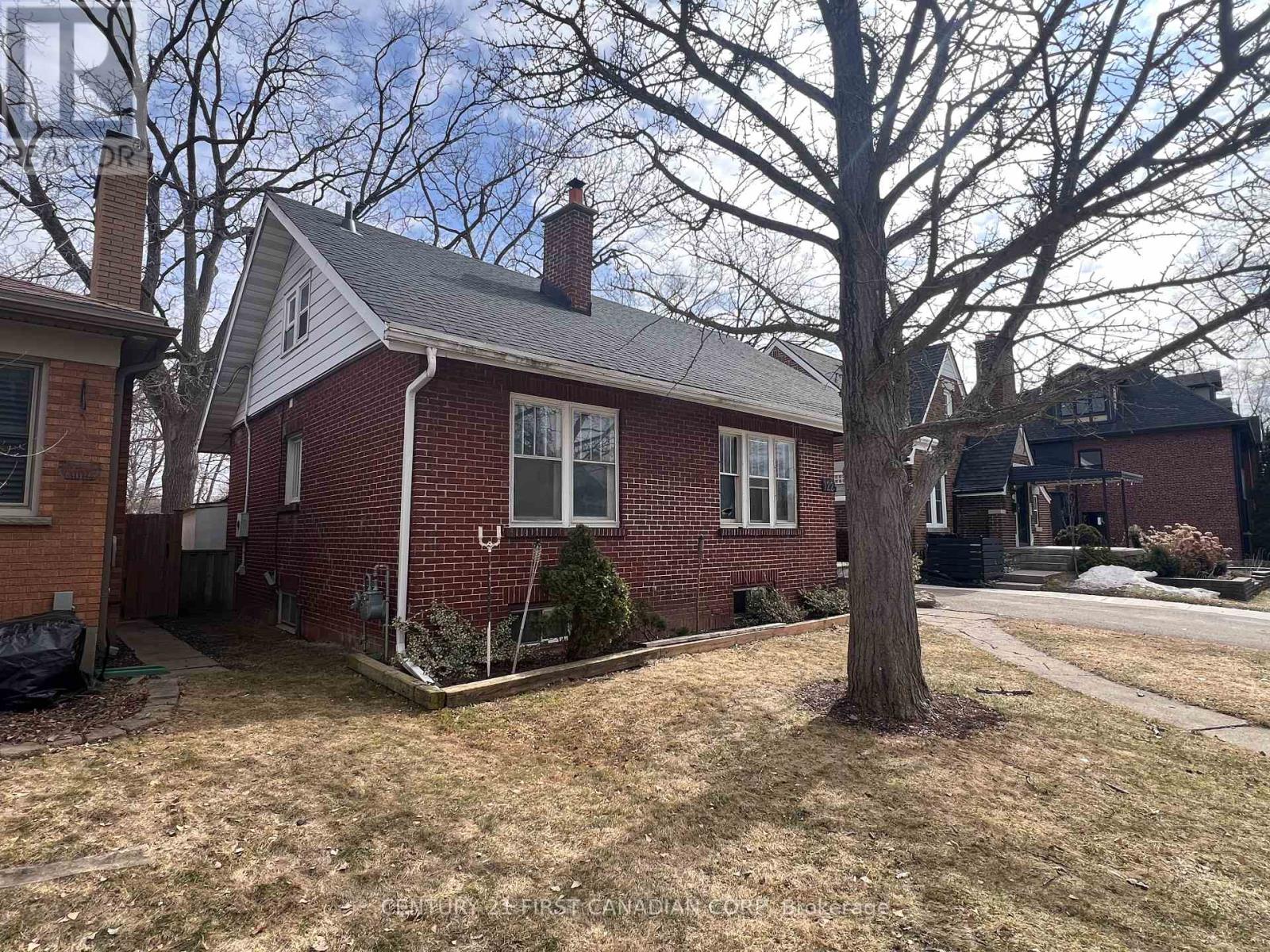 Photo 6 of 7 for 122 Windsor Crescent
