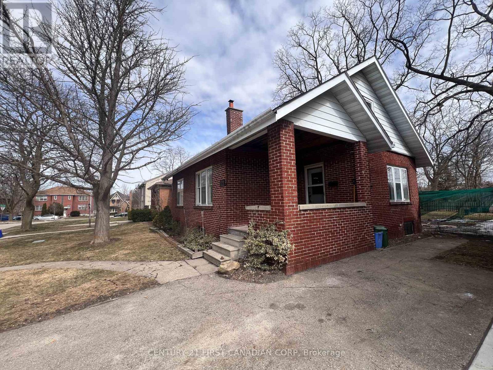 Photo 7 of 7 for 122 Windsor Crescent