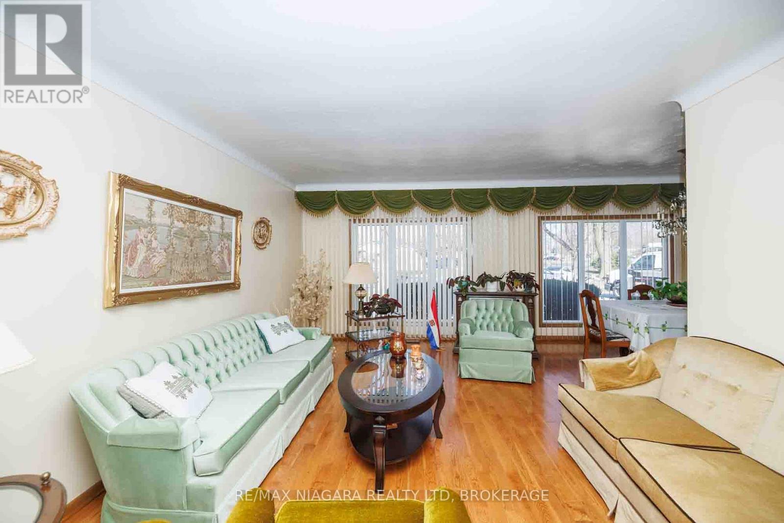 Property at 10 HARBOUR HEIGHTS LANE image 5