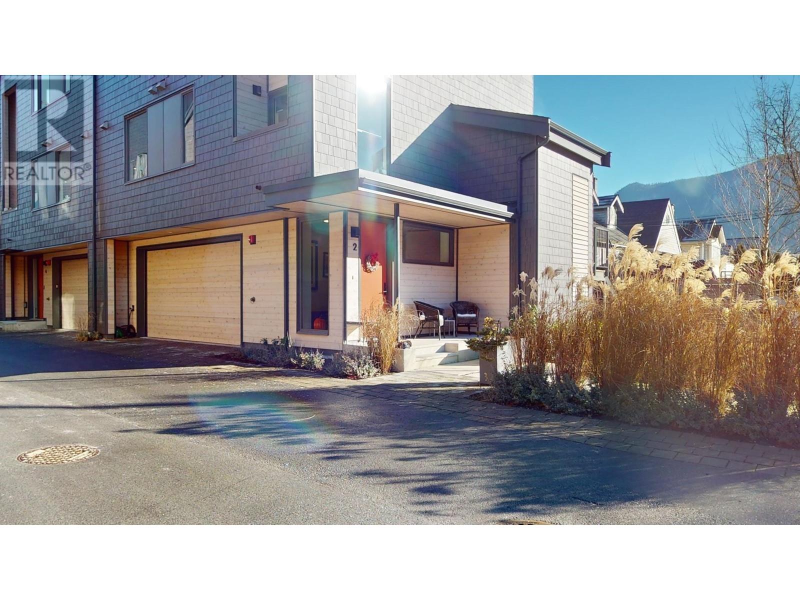 Property at 2 1089 WILSON CRESCENT image 2