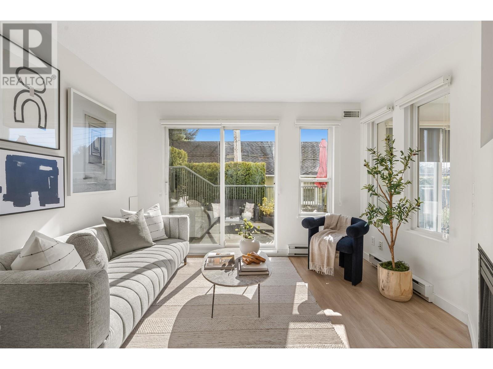 Listing Picture 2 of 17 : 204 2680 W 4TH AVENUE, Vancouver / 溫哥華 - 魯藝地產 Yvonne Lu Group - MLS Medallion Club Member