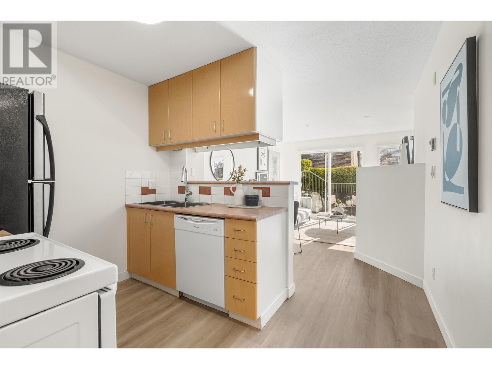 Listing Picture 4 of 17 : 204 2680 W 4TH AVENUE, Vancouver / 溫哥華 - 魯藝地產 Yvonne Lu Group - MLS Medallion Club Member