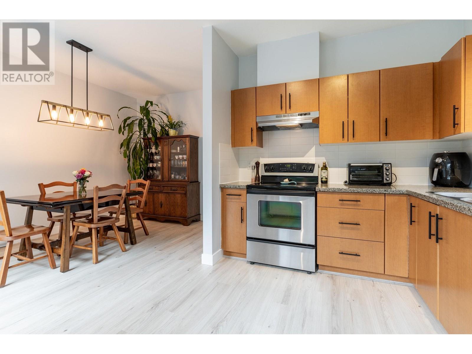 Listing Picture 17 of 40 : 28 8533 CUMBERLAND PLACE, Burnaby / 本拿比 - 魯藝地產 Yvonne Lu Group - MLS Medallion Club Member