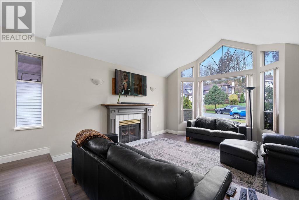 23619 108 Loop, Maple Ridge, British Columbia  V2W 1B2 - Photo 2 - R2977035