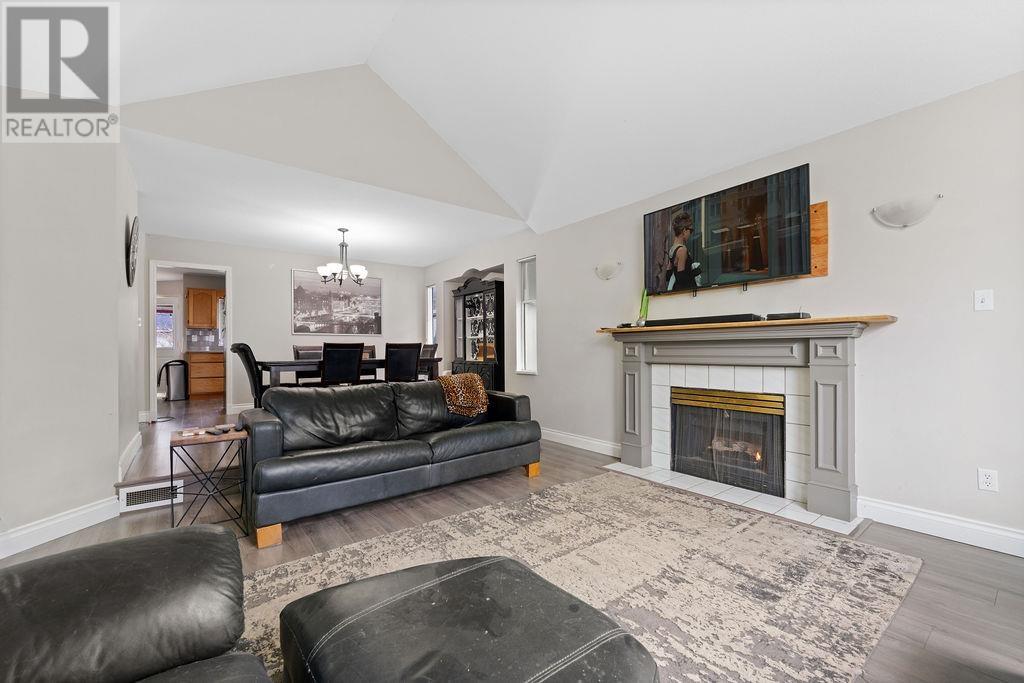 23619 108 Loop, Maple Ridge, British Columbia  V2W 1B2 - Photo 4 - R2977035