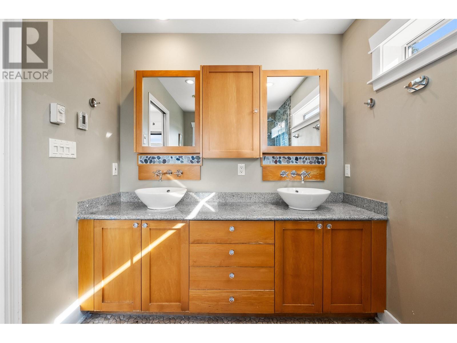 353 Newdale Court, North Vancouver, British Columbia  V7N 3H3 - Photo 23 - R2977037