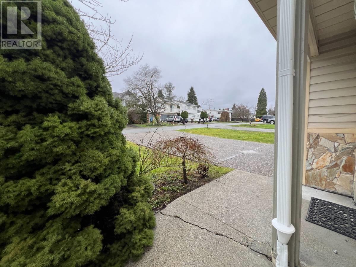 Upper Level 24471 Streng Avenue, Maple Ridge, British Columbia  V2X 0B2 - Photo 7 - R2977015