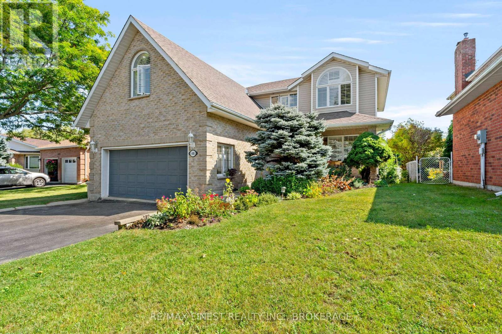 Property at 688 PARKSIDE CRESCENT image 2