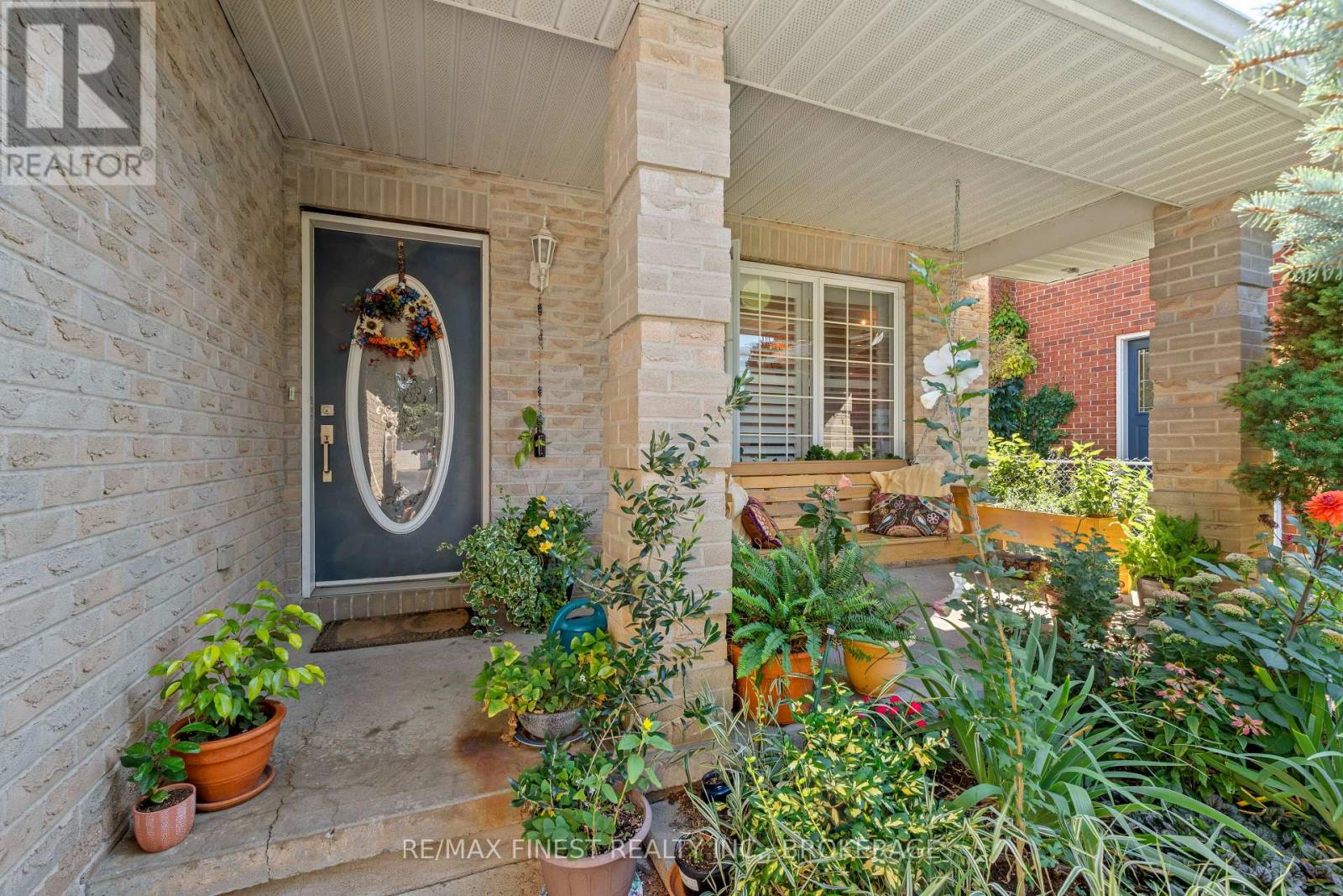 Property at 688 PARKSIDE CRESCENT image 3