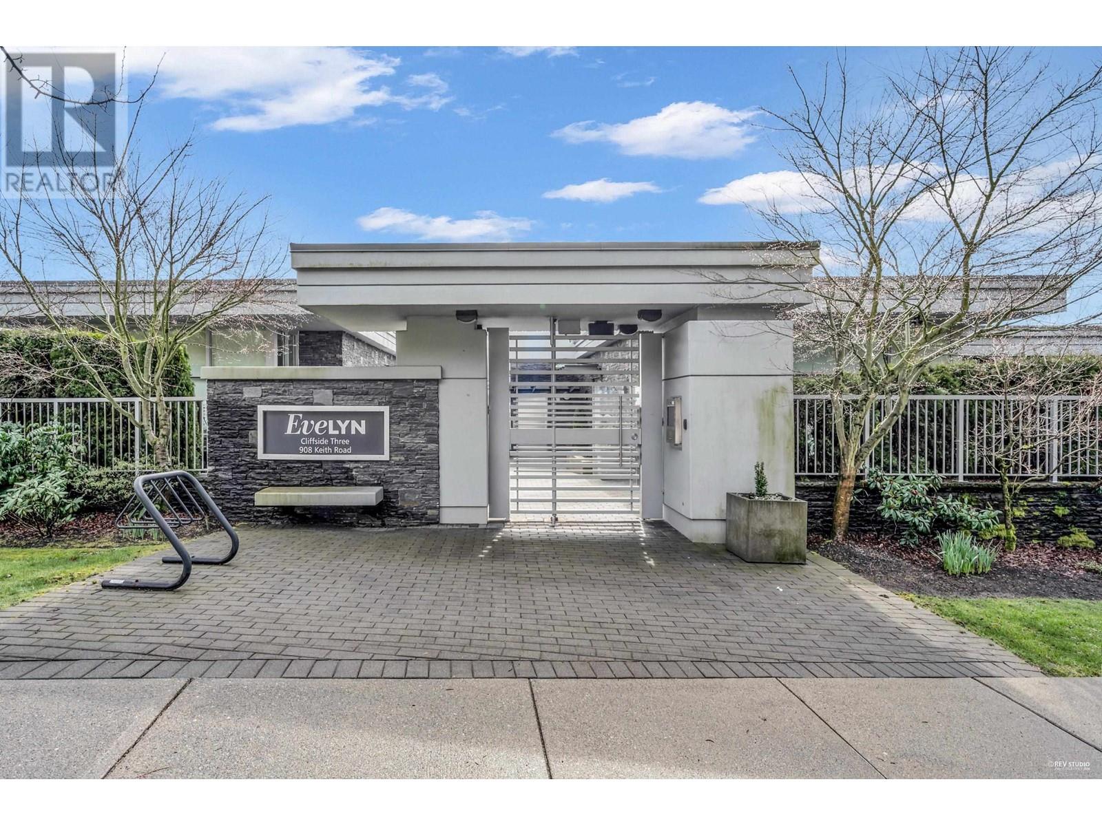 202 908 Keith Road, West Vancouver, British Columbia  V7T 1M3 - Photo 1 - R2976886