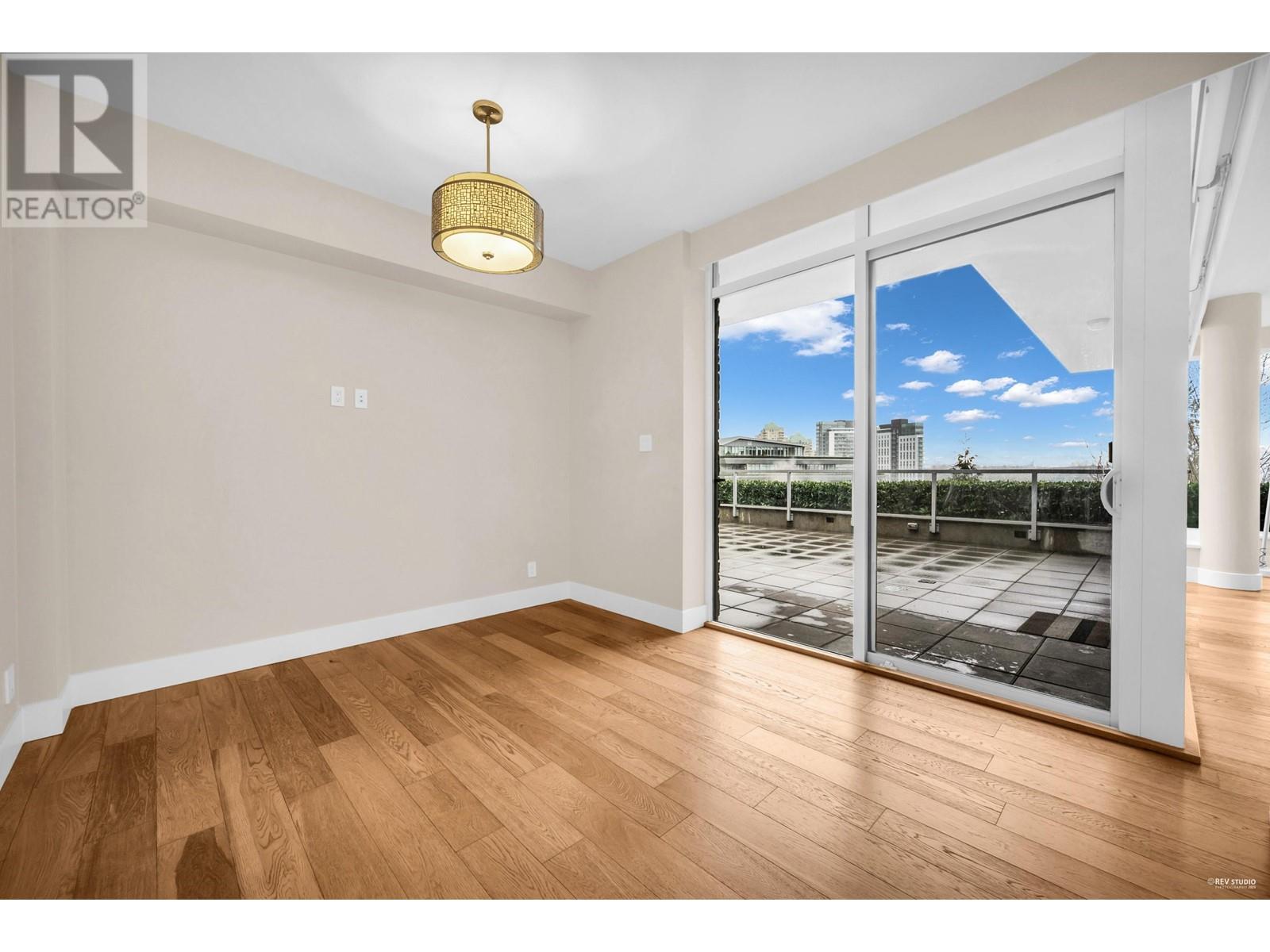 202 908 Keith Road, West Vancouver, British Columbia  V7T 1M3 - Photo 15 - R2976886